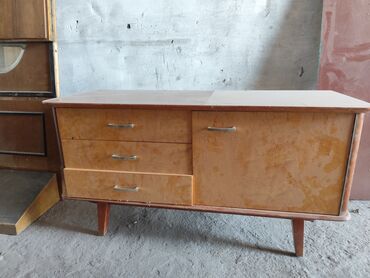 Спальные гарнитуры: Спальный гарнитур, Б/у, Двуспальная кровать, Шкаф, Трюмо, Другая страна производитель, Дерево, Платная доставка, цвет - Оранжевый at lalafo.kg — 4 Спальные гарнитуры: Спальный гарнитур, Б/у, Двуспальная кровать, Шкаф, Трюмо, Другая страна производитель, Дерево, Платная доставка, цвет - Оранжевый — 4