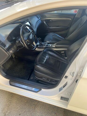 заводские тонированные стекла: Hyundai i40 sedan – komfortlu və zərif dizayna malik geniş ailə