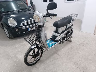 piaggio skuteri: Elektro skuter 
Nosivost 160 kila 
Dosta očuvan
bateeije dobre