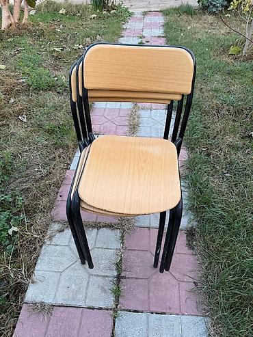 məktəb stulları: Sovet istehsalı metal karkaslı stullar - Ümumi say: 12 ədəd - Hər — 1