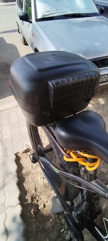velosiped alışı: Moped üçün qara rəngli baqaj qutusu. Praktik dizaynı sayəsində