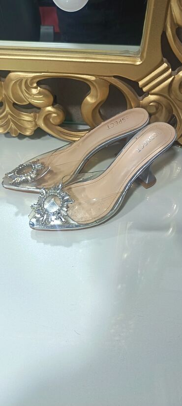 Tuflilər: Eyaqabi her biri 5azn fm. Zara firmasindi erazi bine savxoz — 10