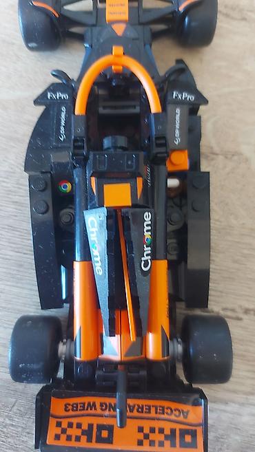 gozel kukla sekilleri: LEGO üslubunda qurulan Formula 1 bolidi modelidir (portuqal — 2