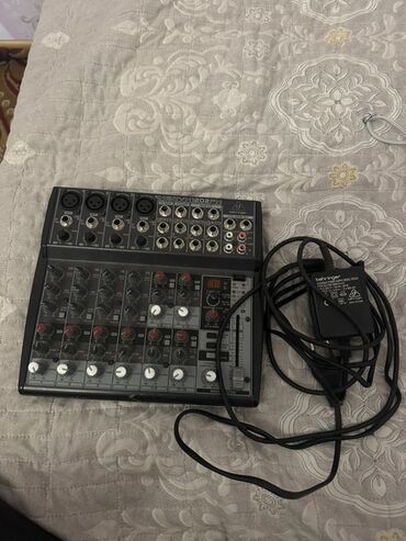 Akkordeonlar: Behringer Xenyx 1202FX – kompakt audio mikser - 12 girişli mikser: 4