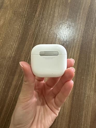mikro qulaq: Airpods 4 orjinaldır. Az müddət istifadə olunub. Bir qulağı itdiyi — 3