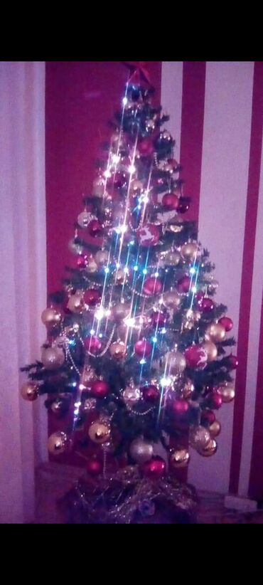 zelene jastucnice: Christmas tree, color - Green, Used