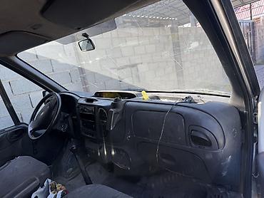 Транспорт ижарасы: Фургон Ford Transit (белый) — пассажиро-грузовой микроавтобус. Жылы — 3