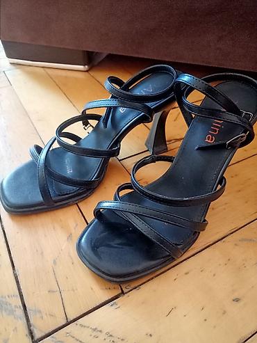 burnu bağlı sabolar: Qadın ayaqqabıları dəsti - Qara zolaqlı sandal: Açıq burunlu, dörd — 1