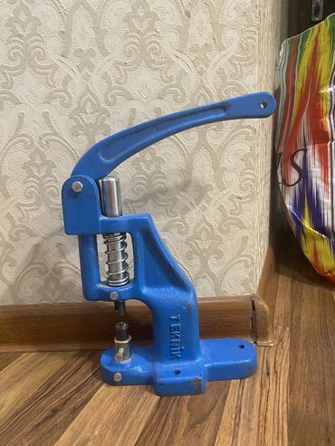 Другое оборудование для швейных цехов: Инструмент для установки различных видов фурнитуры. Он предназначен