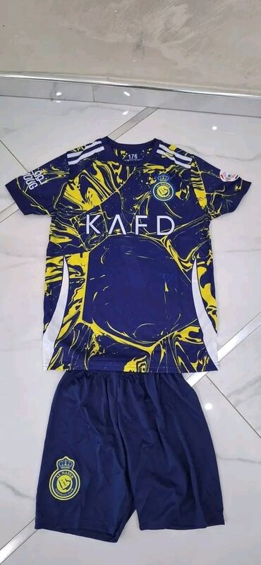 dres messi za decu: Dečiji dresovi komplet 1900
Velicine 128, xs