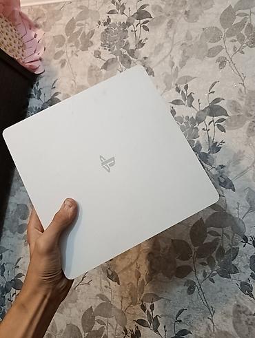 kablolar: PS4 Slim 500GB ağ rəngdə satılır. • Ən son sistem versiyası • Bütün — 2