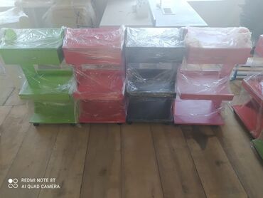 Rəflər, etajerkalar: Daşıyıcı Etejerka Kosmetoloji tibbi ləvazimatları yerləşdirmək üçün — 7