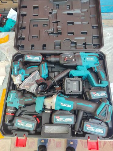 Səviyyə ölçənlər: Makita firmasının akkumulyatorlu alətlər dəsti. Dəstə perforator