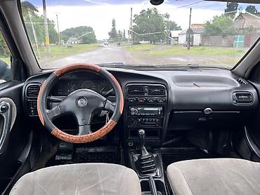 Nissan: Nissan Primera: 1993 г., 2 л, Механика, Бензин, Седан — 8