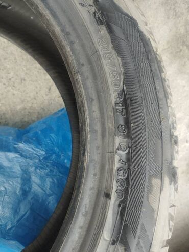 зимние шины 225 55 17: Автомобильная шина с размерами 215/50R17, предназначенная для