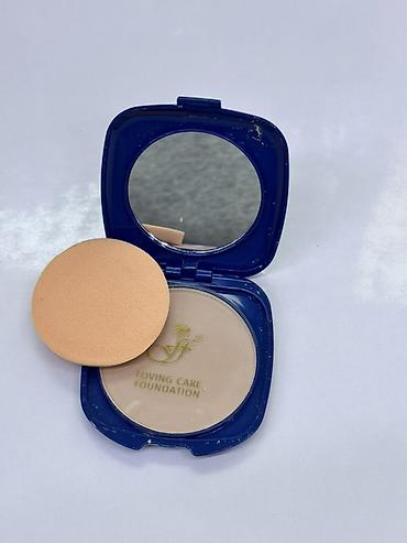 тоналка калифорния: Компактная тональная основа Loving Care Foundation в синем футляре. - — 1
