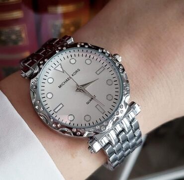 Ručni satovi: Divan Michael Kors u srebrnoj boji sa brojčanikom prečnika 40 mm