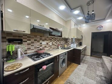 madeyra metbex stol stullari: Mətbəx mebeli satılır 420₼. ölçü təxminən 5 m. Üzərində qaz və