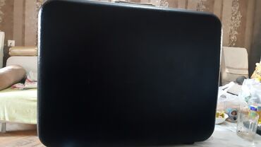 baqaj çantası: Дипломат чемодан черный большой 50 ман,чемодан цвет морской волны 60