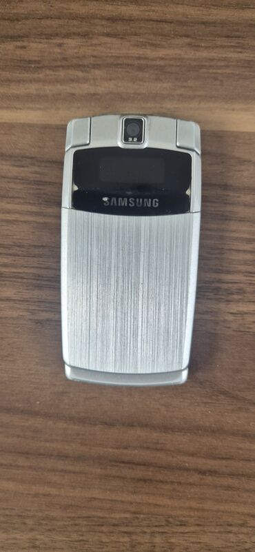 Nokia: Nokia 8 Sirocco — 7