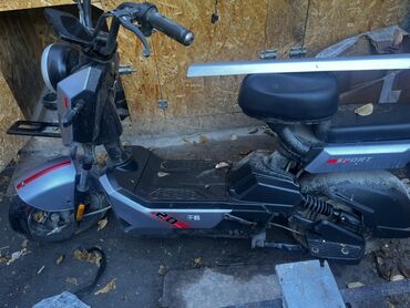 куплю электроскутер бу: Без аккумулятора 
Ездили 2 месяца, воляеться пол года