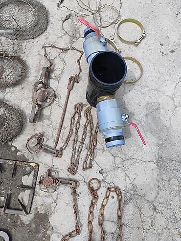 Наборы инструментов: Большой набор инструментов, включающий разнообразные ручные — 10