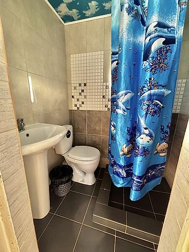 Бөлмөлөр: 🏡 гостевой дом МАДАГАСКАР в Чолпон-Ате! Сдаю простые, чистые и — 9