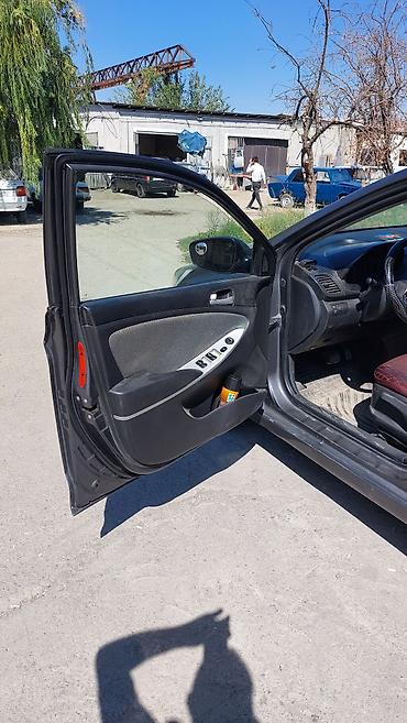 mercedes 210 ehtiyyat hissəsi: Hyundai Accent sedan - Ban növü: sedan - Rəng: tünd boz (metallik) - — 4