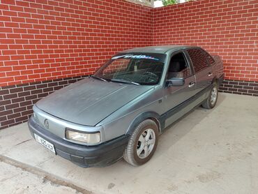 автомобиль volkswagen touareg: Volkswagen Passat: 1989 г., 1.8 л, Механика, Бензин, Седан