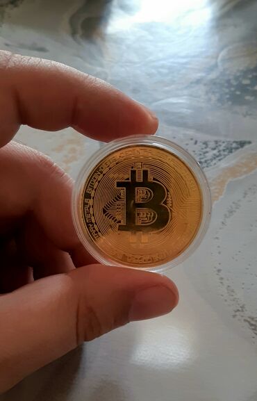 Sikkələr: Qızıl suyuna çəkilmiş bitcoin (simvolik) satılır cəmi 4 manat. Barter