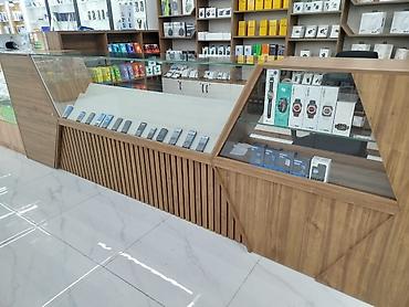 Витрины: Торговые витрины и прилавки для магазинов электроники и аксессуаров — 9