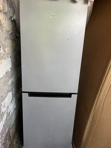 qaz ve aspirator: İşlənmiş 2 qapılı Indesit Soyuducu Satılır, rəng - Gümüşü