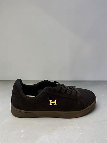 hermes tapicka: Minimalist dizaynlı uniseks idman ayaqqabısı - Model: Aşağı boğazlı — 2