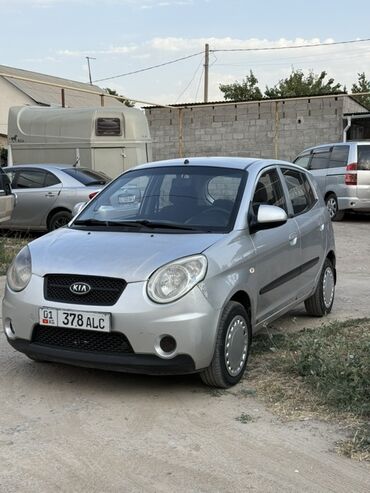 самая дорогая машина в кыргызстане: Серебристый хэтчбек Kia Picanto, компактный городской автомобиль с