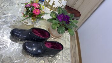 зимняя детская обувь: Галоши Российские «Пегас» Размер : 36-46 Цена : 300 сом Мы находимся