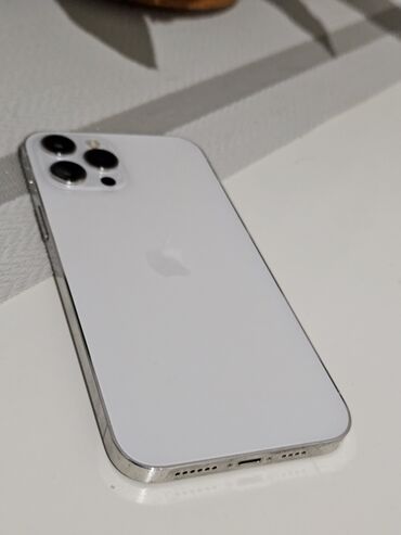Apple iPhone: IPhone 12 Pro Max, Б/у, 256 ГБ, Белый, Зарядное устройство, Защитное стекло, Чехол, 74 %