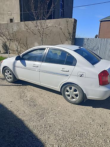 aksent: Hyundai Accent: 1.6 l | 2009 il Sedan — 4