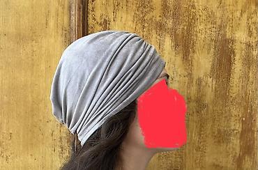 turban: Boz rəngdə büzməli türban, turban modadan alınıb, qiymət etiketdən də — 2