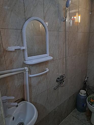 Daşınmaz əmlak: Ünvan olaraq Yeni Yasamal, İnşaatçılar metrosuna yaxın yerdədi.Evin — 6