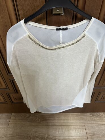 Köynək və bluzalar: 10 azn . Razmer S/M — 28