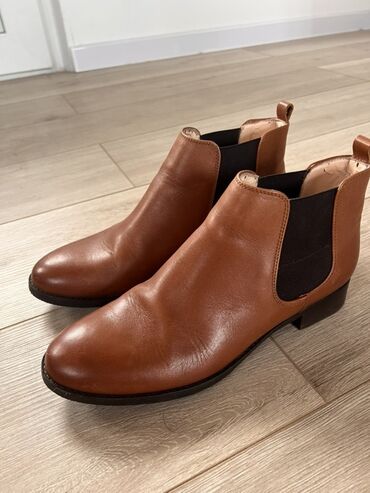 челси 37: Женские кожаные челси фирмы Clarks, классический дизайн. Покупала в