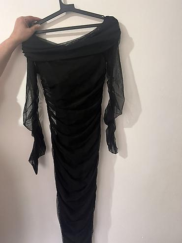 Haljine: Duga svečana haljina – 2 modela 1) Bordo haljina: - Gornji deo — 9