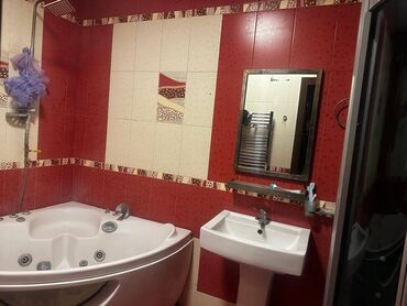 Uzunmüddətli kirayə mənzillər: 3 mkr dairəsində,14 mərtəbəli binanın 9-cu mərtəbəsində, 3 otaqlı — 7