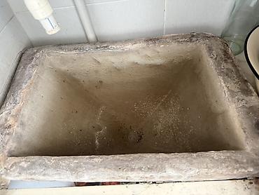 tulpan gulu: Yerevandan getirilen qara su suzen,suyu filtr eden daş — 3