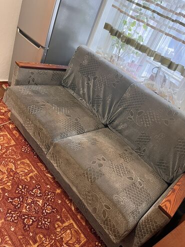 функциональные кровати для дома: Продаю диван раскладной(3000с)и 2шт кровать по 1500с