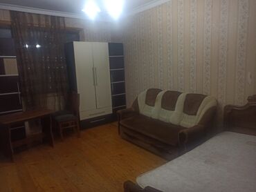 1 otaqlı kirayə ev: Əcəmidə 1otaqlı kirayə ev. Metroya yaxın. Xüsusiyyətlər: - Geniş