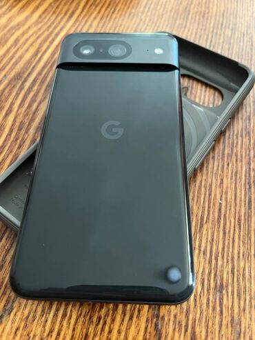 Google: Google Pixel 8, Б/у, 128 ГБ, цвет - Черный, eSIM, 1 SIM