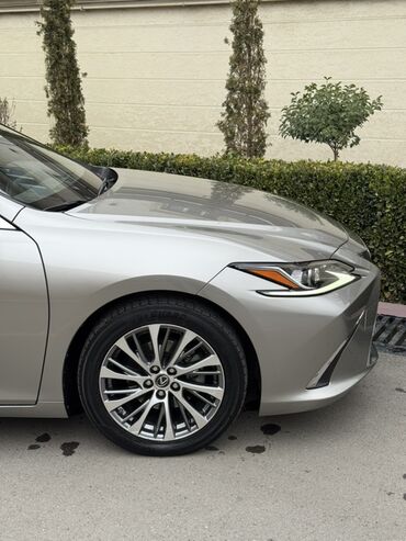 Lexus: Lexus ES: 2019 г., 2.5 л, Вариатор, Гибрид, Седан — 2