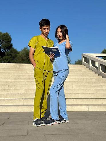 Медициналык кийим: Медицинский костюм (scrubs) унисекс - Комплект: топ с V-образным — 2