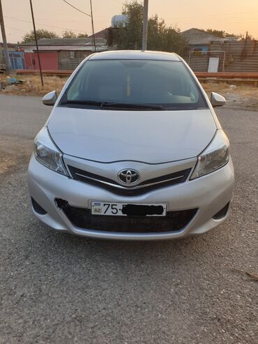 Toyota: Toyota Yaris: 1.3 l | 2012 il Hetçbek